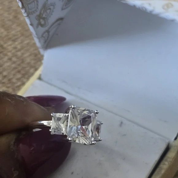 Macy's Elegant Silver 3stone Ring Clear Gemstones Square Sz 8 New - Picture 8 of 13
